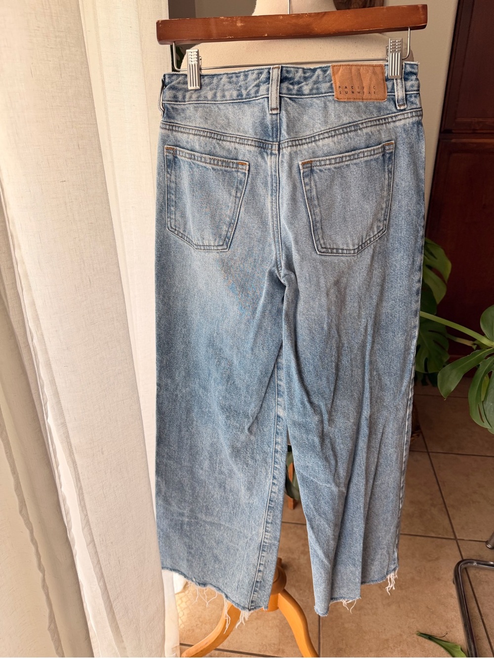 PacSun Casey Low Rise Baggy Jeans Distressed Light Wash Size 25 - Picture 4 of 6